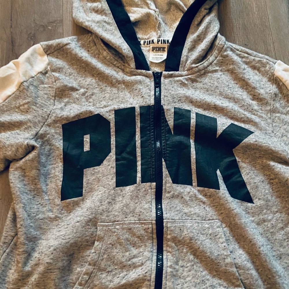 Pink vs zip up - Picture 2 of 5